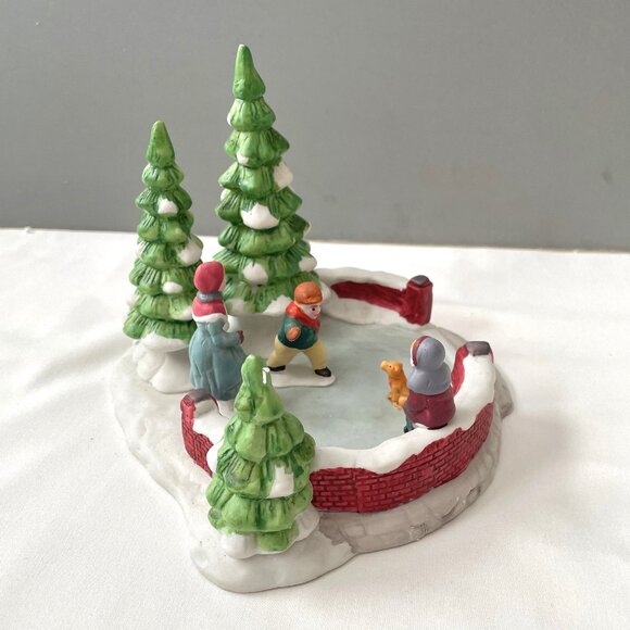 Lemax Dickensvale Porcelain Skating Pond Christmas Village #13001 Scene 1991 VG+ - Picture 5 of 10